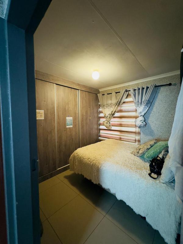 5 Bedroom Property for Sale in Protea Glen Gauteng