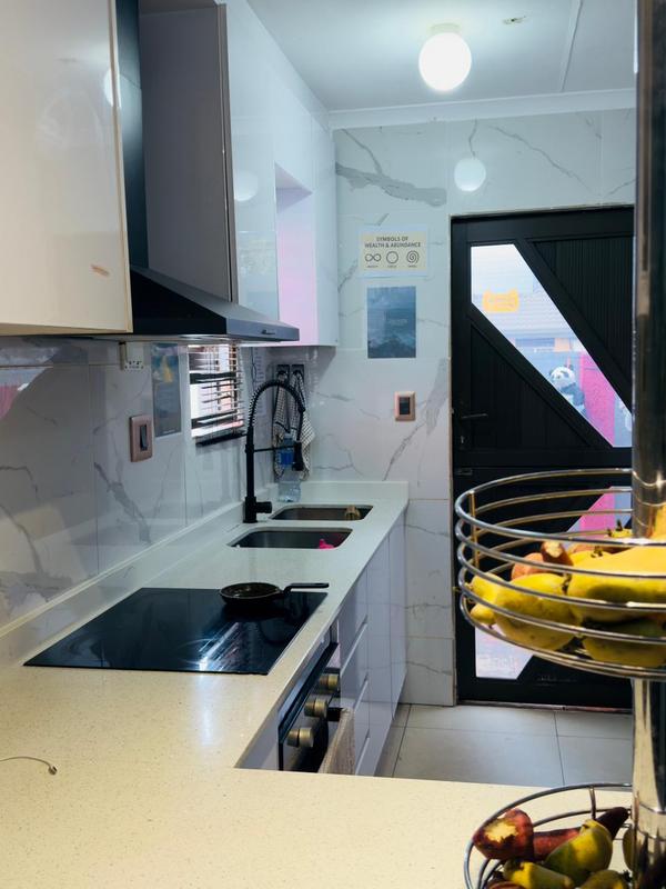 5 Bedroom Property for Sale in Protea Glen Gauteng