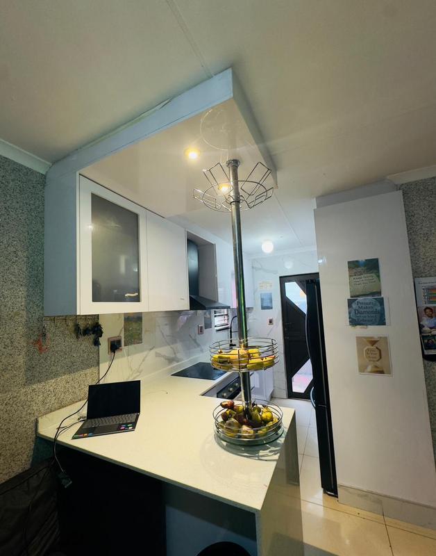 5 Bedroom Property for Sale in Protea Glen Gauteng