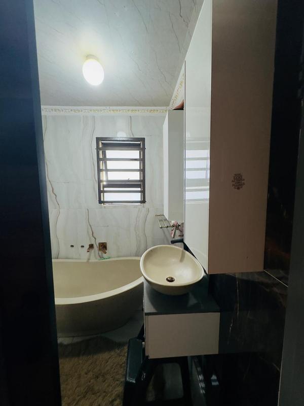 5 Bedroom Property for Sale in Protea Glen Gauteng