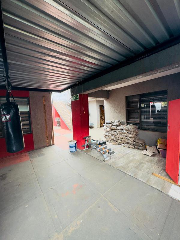 5 Bedroom Property for Sale in Protea Glen Gauteng