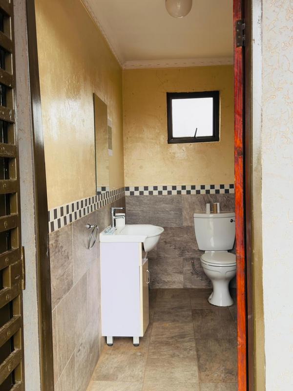 5 Bedroom Property for Sale in Protea Glen Gauteng