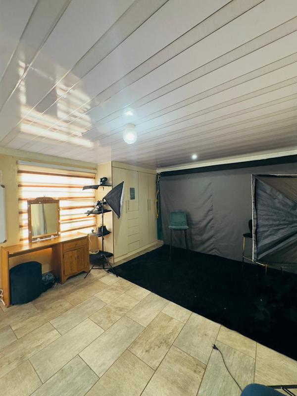 5 Bedroom Property for Sale in Protea Glen Gauteng