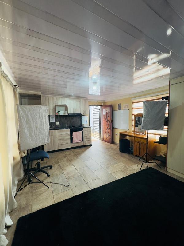 5 Bedroom Property for Sale in Protea Glen Gauteng