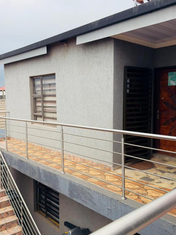 5 Bedroom Property for Sale in Protea Glen Gauteng