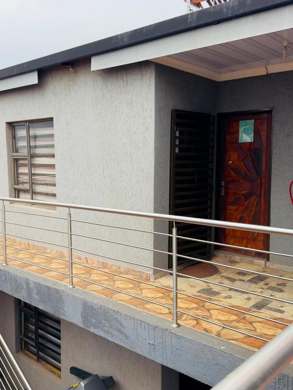 5 Bedroom Property for Sale in Protea Glen Gauteng