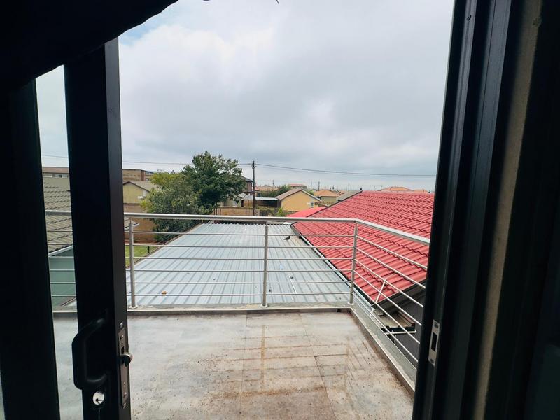 5 Bedroom Property for Sale in Protea Glen Gauteng