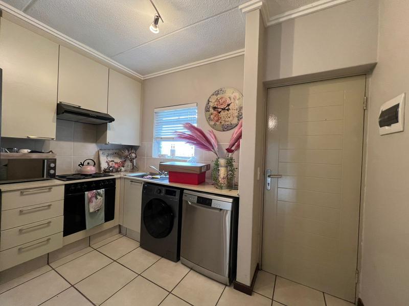 To Let 1 Bedroom Property for Rent in Bryanston Gauteng