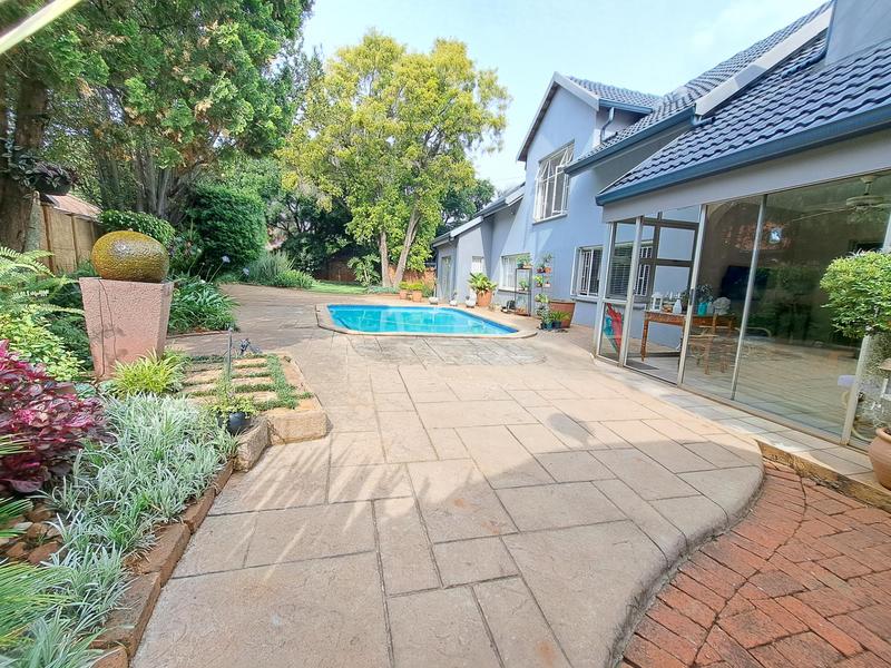 6 Bedroom Property for Sale in Eldoraigne Gauteng