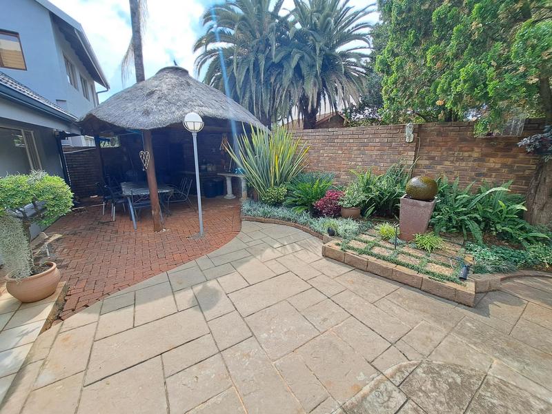 6 Bedroom Property for Sale in Eldoraigne Gauteng