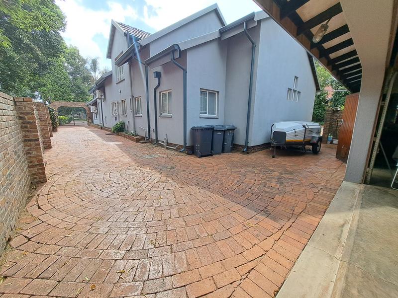 6 Bedroom Property for Sale in Eldoraigne Gauteng