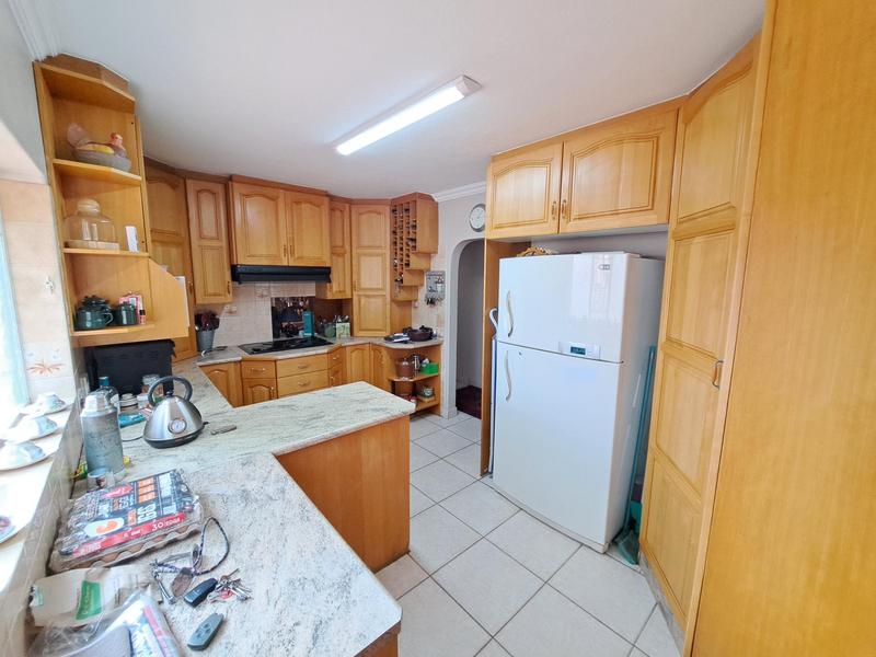 6 Bedroom Property for Sale in Eldoraigne Gauteng