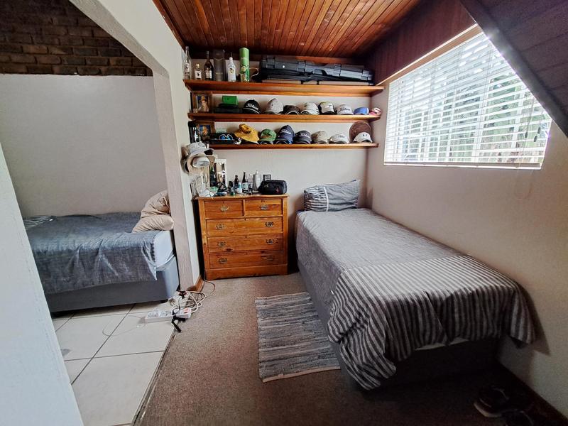 6 Bedroom Property for Sale in Eldoraigne Gauteng