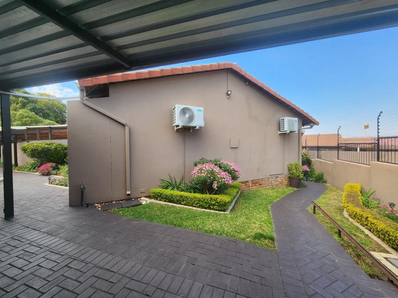 To Let 2 Bedroom Property for Rent in Sundowner Gauteng