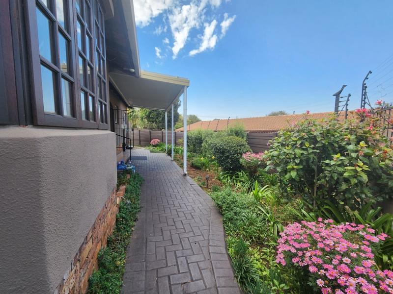 To Let 2 Bedroom Property for Rent in Sundowner Gauteng