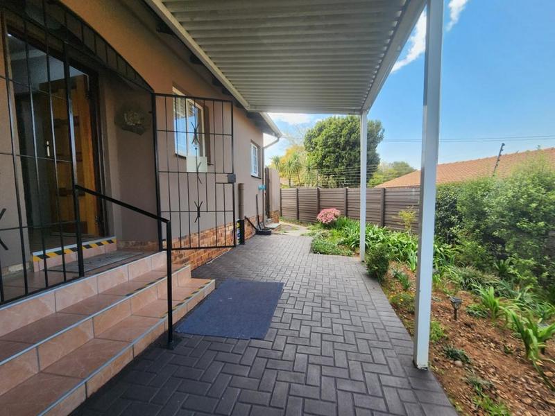 To Let 2 Bedroom Property for Rent in Sundowner Gauteng