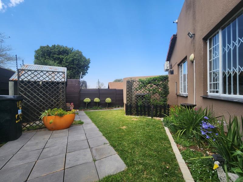 To Let 2 Bedroom Property for Rent in Sundowner Gauteng