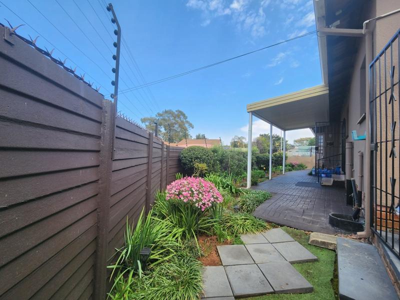 To Let 2 Bedroom Property for Rent in Sundowner Gauteng