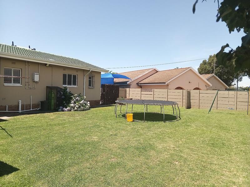 4 Bedroom Property for Sale in Helikonpark Gauteng