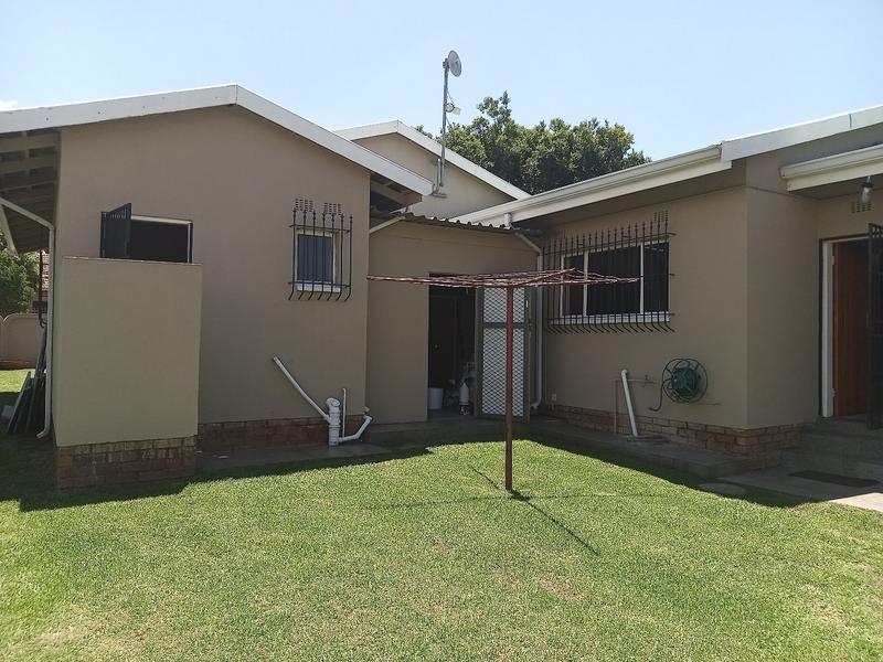 4 Bedroom Property for Sale in Helikonpark Gauteng