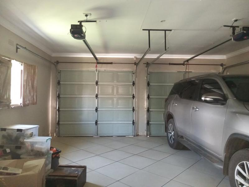 4 Bedroom Property for Sale in Helikonpark Gauteng