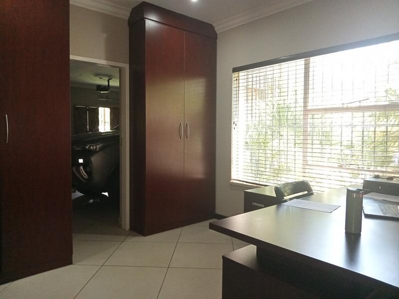 4 Bedroom Property for Sale in Helikonpark Gauteng