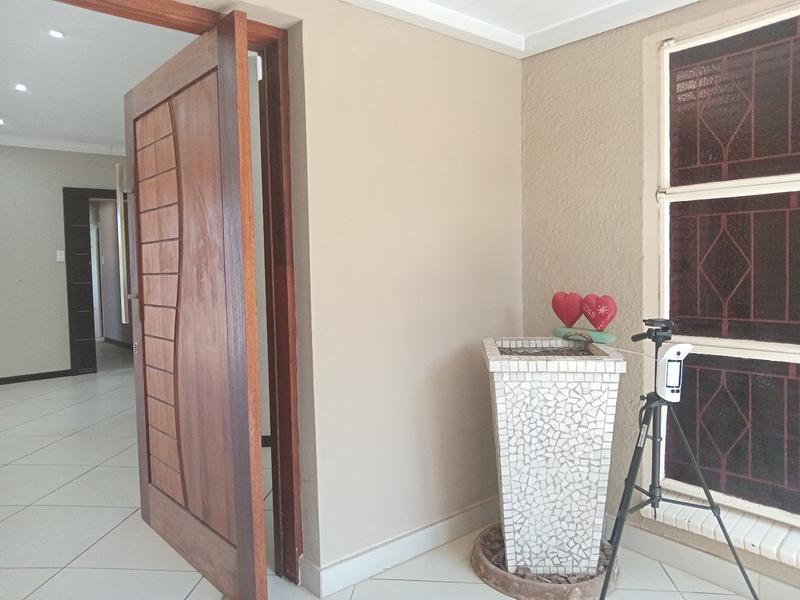 4 Bedroom Property for Sale in Helikonpark Gauteng
