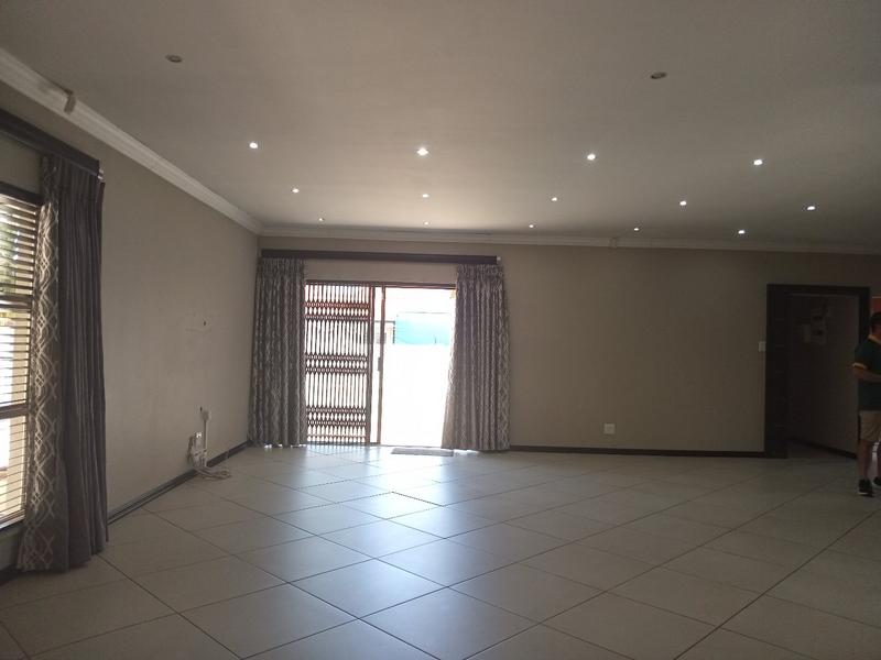 4 Bedroom Property for Sale in Helikonpark Gauteng