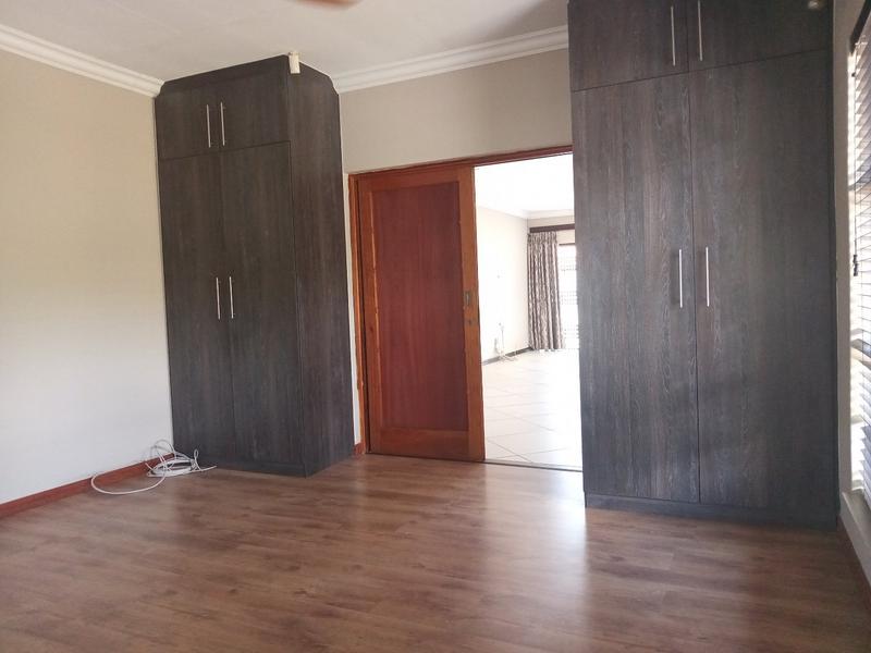 4 Bedroom Property for Sale in Helikonpark Gauteng