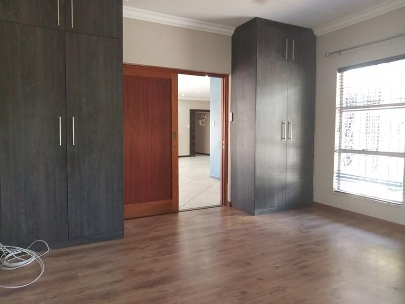 4 Bedroom Property for Sale in Helikonpark Gauteng