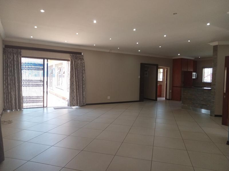 4 Bedroom Property for Sale in Helikonpark Gauteng