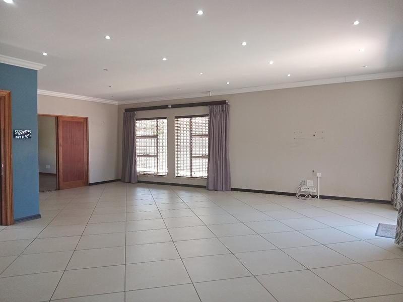 4 Bedroom Property for Sale in Helikonpark Gauteng