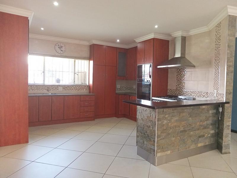 4 Bedroom Property for Sale in Helikonpark Gauteng