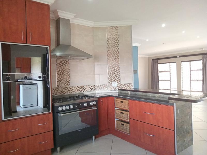 4 Bedroom Property for Sale in Helikonpark Gauteng