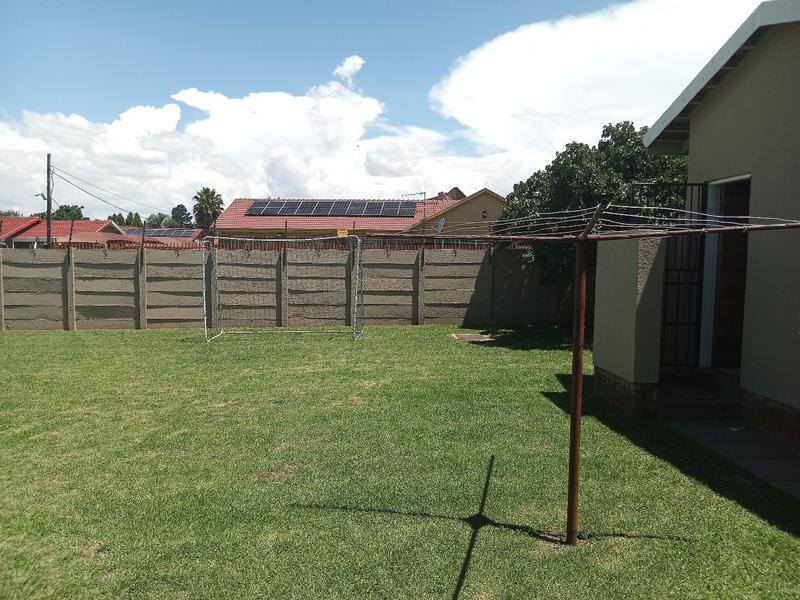 4 Bedroom Property for Sale in Helikonpark Gauteng