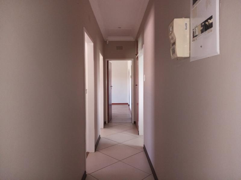 4 Bedroom Property for Sale in Helikonpark Gauteng