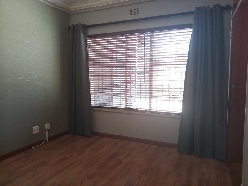 4 Bedroom Property for Sale in Helikonpark Gauteng