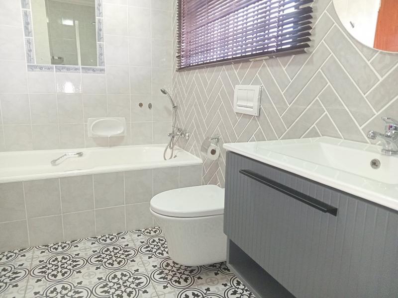 4 Bedroom Property for Sale in Helikonpark Gauteng