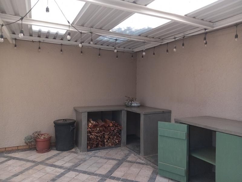 4 Bedroom Property for Sale in Helikonpark Gauteng