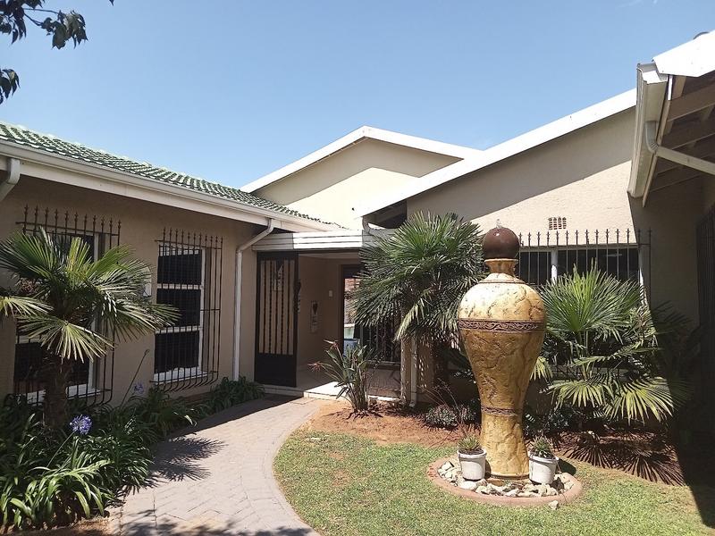 4 Bedroom Property for Sale in Helikonpark Gauteng
