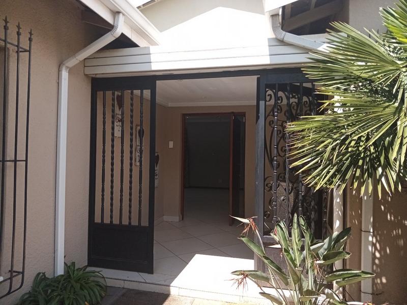 4 Bedroom Property for Sale in Helikonpark Gauteng