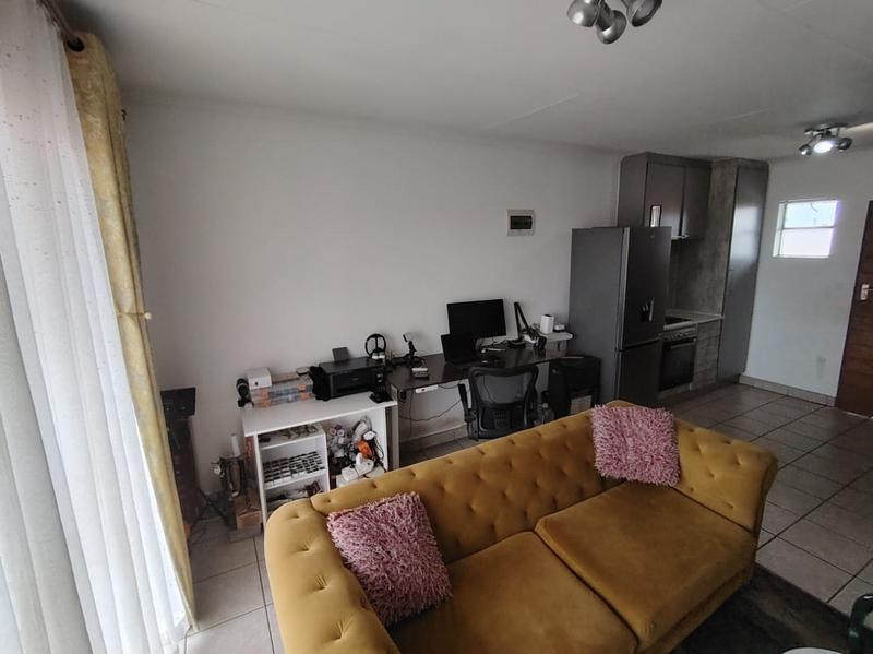 To Let 2 Bedroom Property for Rent in Monavoni Gauteng