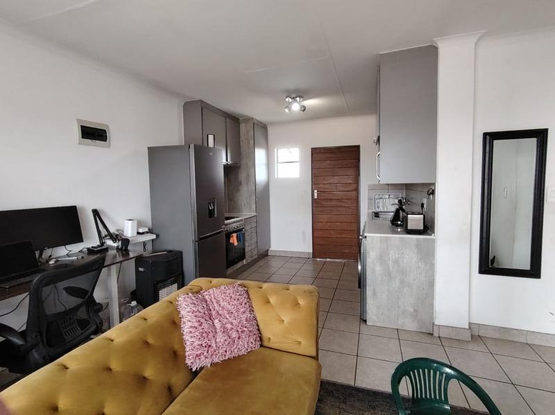 To Let 2 Bedroom Property for Rent in Monavoni Gauteng