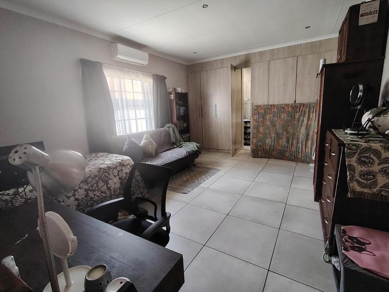 To Let 5 Bedroom Property for Rent in Wierda Park Gauteng