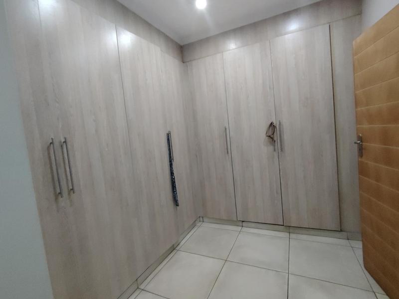 To Let 5 Bedroom Property for Rent in Wierda Park Gauteng