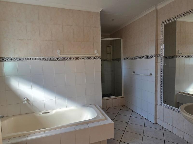3 Bedroom Property for Sale in Faerie Glen Gauteng