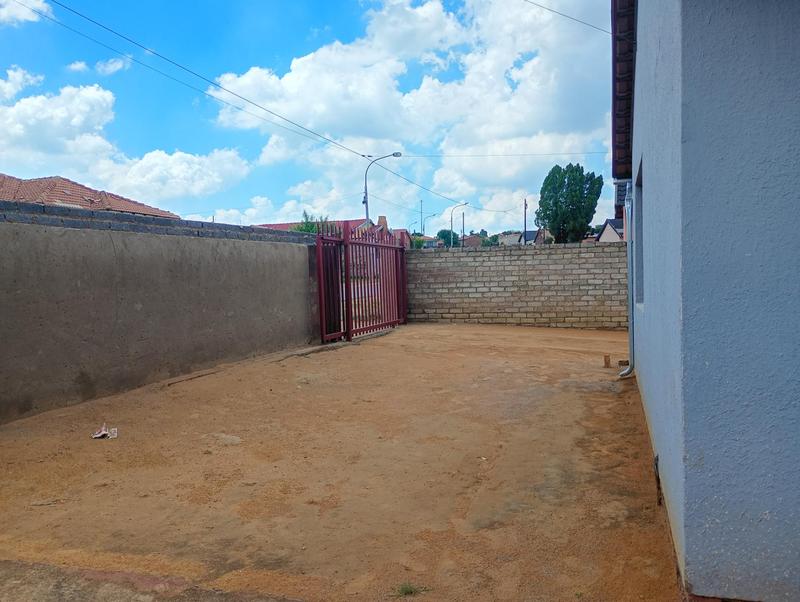 2 Bedroom Property for Sale in Toekomsrus Gauteng