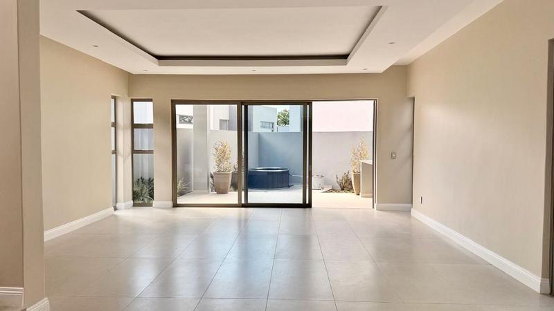 To Let 4 Bedroom Property for Rent in Bryanston Gauteng