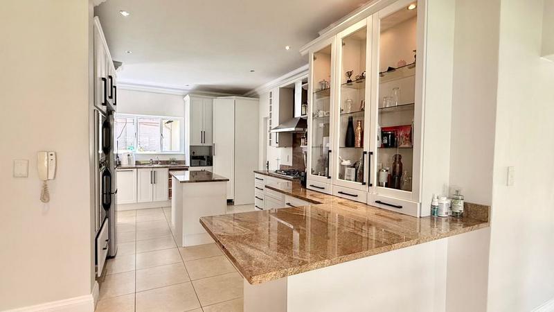 To Let 4 Bedroom Property for Rent in Bryanston Gauteng