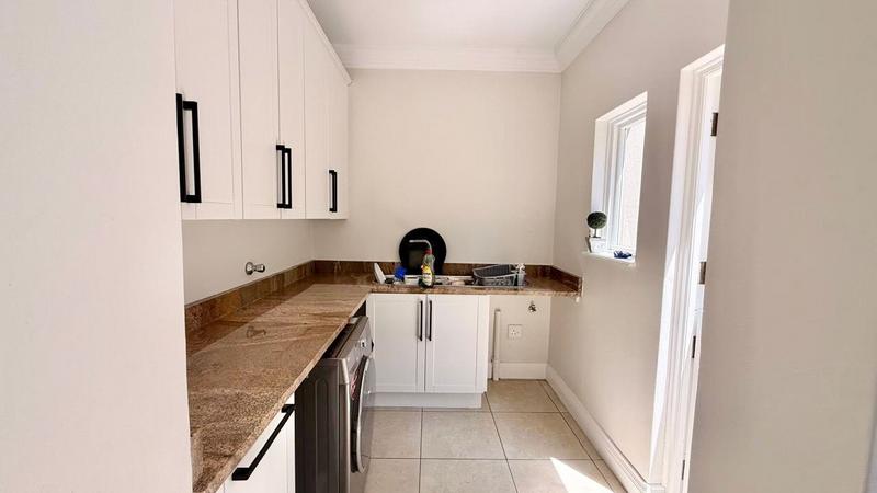 To Let 4 Bedroom Property for Rent in Bryanston Gauteng